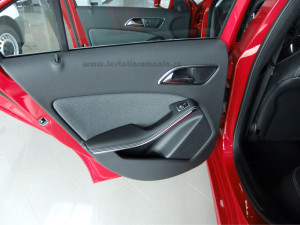 Mercedes_A_interior_usa_spate