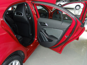 Mercedes_A_interior_usi