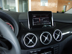 Mercedes_B180_ecran_display_interior2