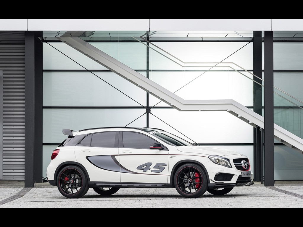 Mercedes GLA 45 AMG 2013