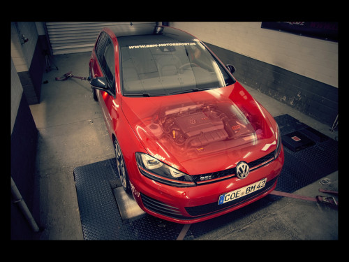 2014-BBM-Motorsport-Volkswagen-Golf-VII-GTI-Static-5-1024x768