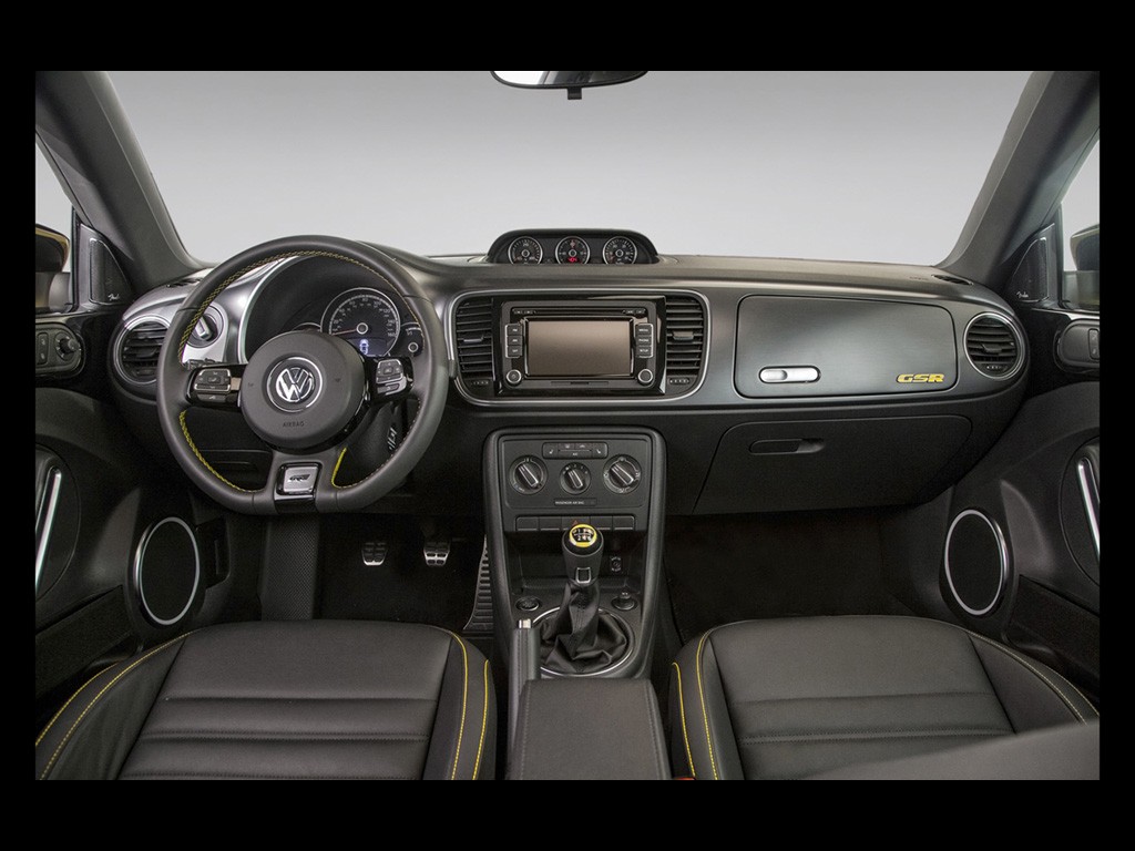 2014-volkswagen-beetle-gsr-interior-1-1024x768