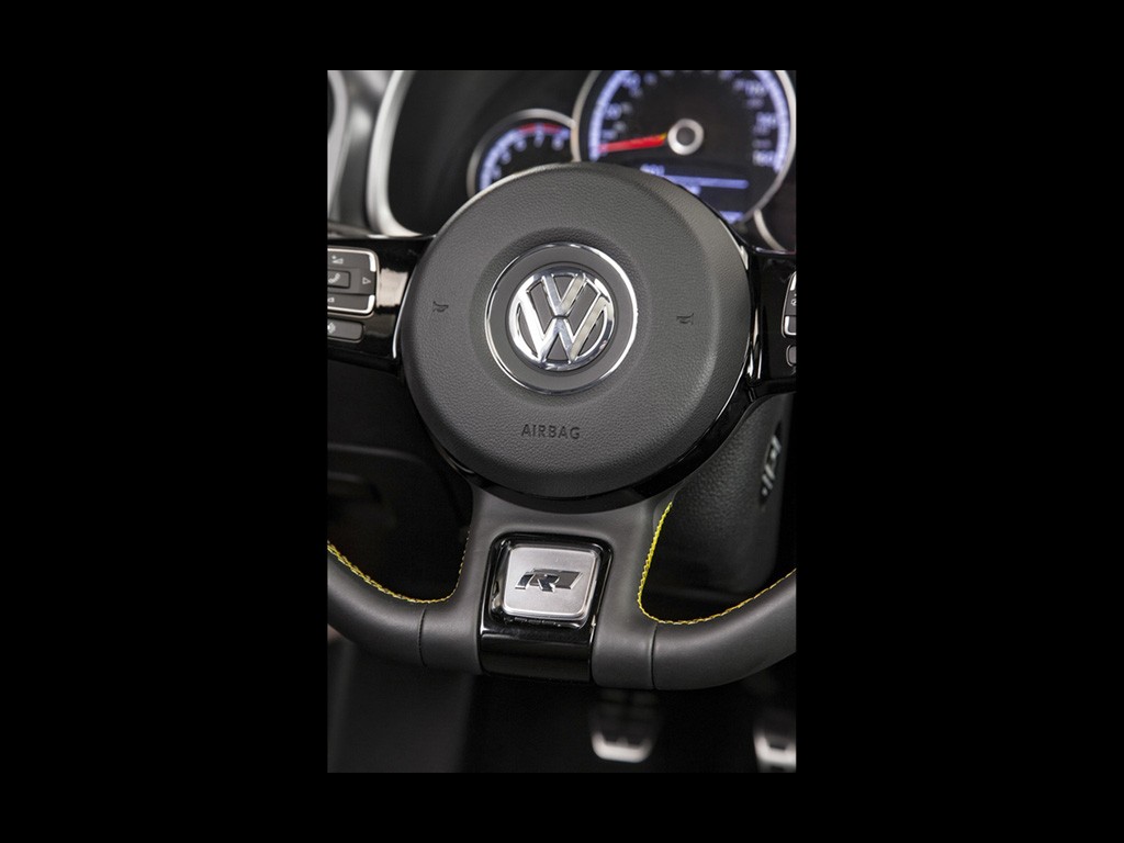 2014-volkswagen-beetle-gsr-interior-details-3-1024x768