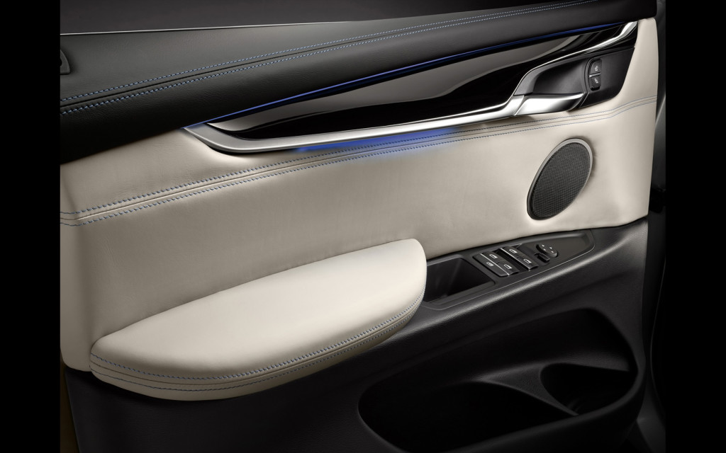 2014-BMW-Concept-X5-eDrive-Interior-3-1680x1050