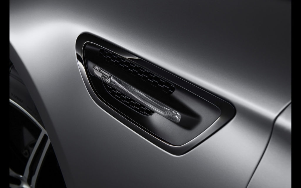 2014-BMW-30-Jahre-M5-Details-1-1680x1050