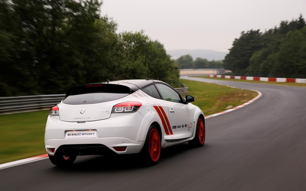 2014-Renault-Megane-RS-275-Trophy-R-Motion-5-1680x1050