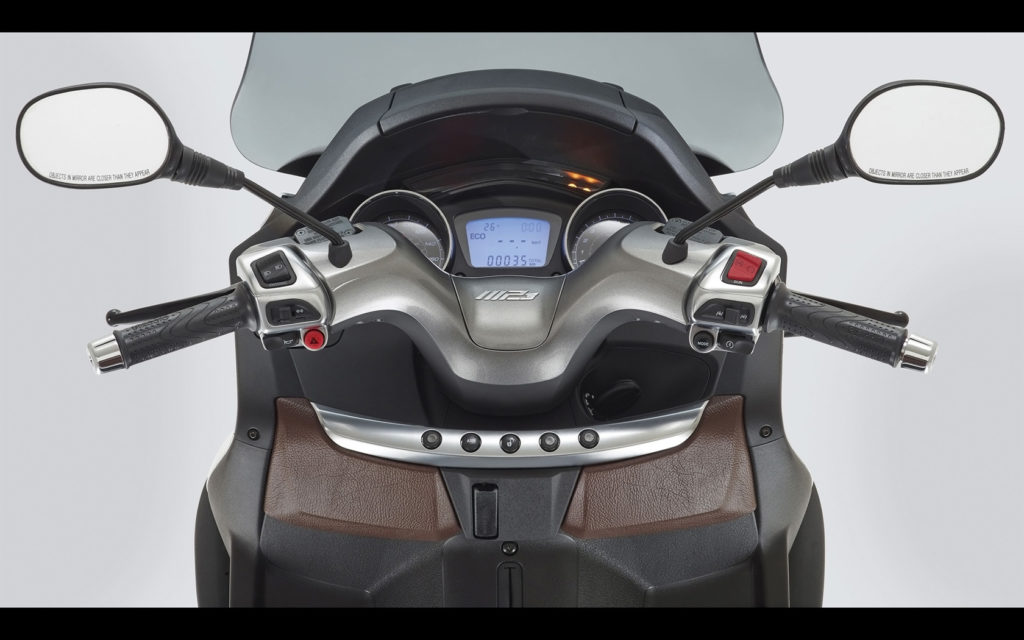 2014-piaggio-mp3-500-studio-details-4-1680x1050