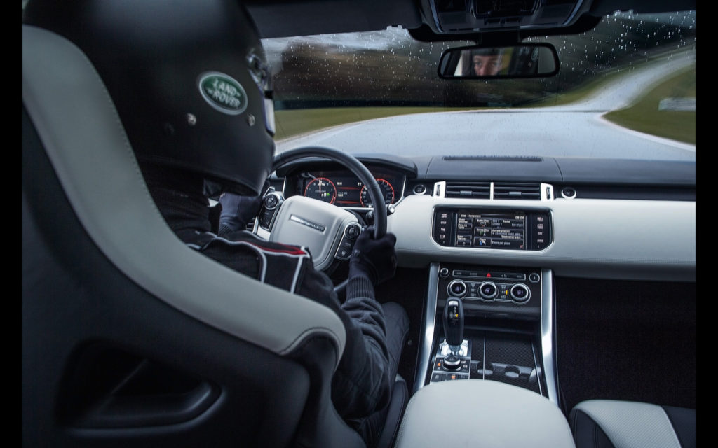 2015-land-rover-range-rover-sport-svr-interior-1-1680x1050