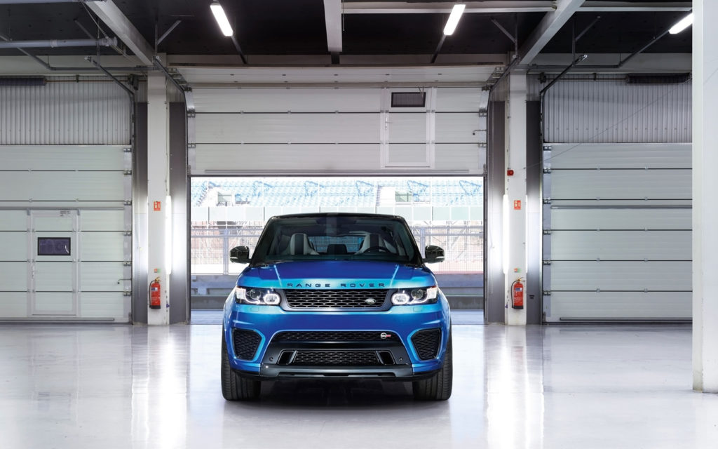 2015-land-rover-range-rover-sport-svr-static-4-1680x1050