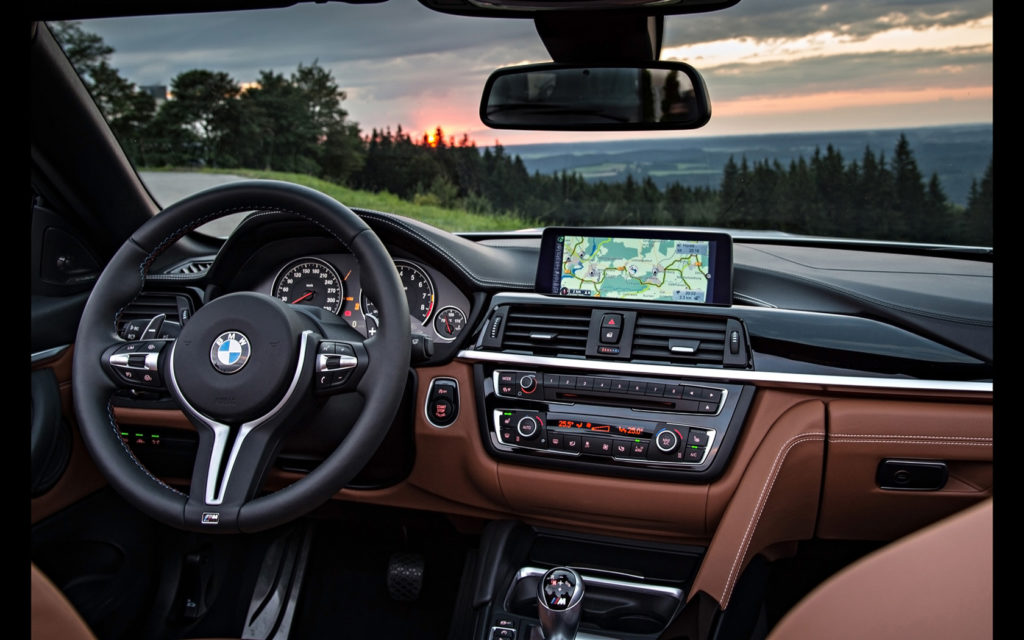 2015-BMW-M4-Convertible-Interior-18-1680x1050