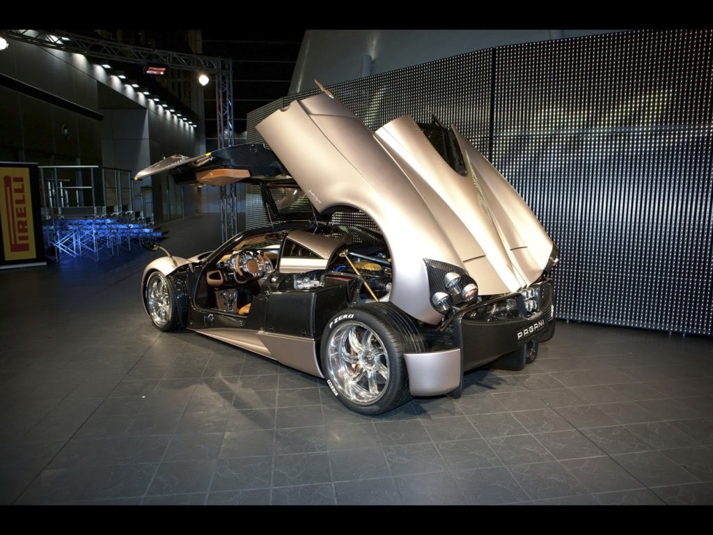 2011-Pagani-Huayra-Huayra-Event-at-Pirelli-2-1600x1200