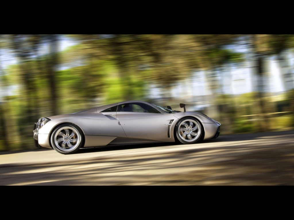 2011-Pagani-Huayra-Side-Speed-1920x1440