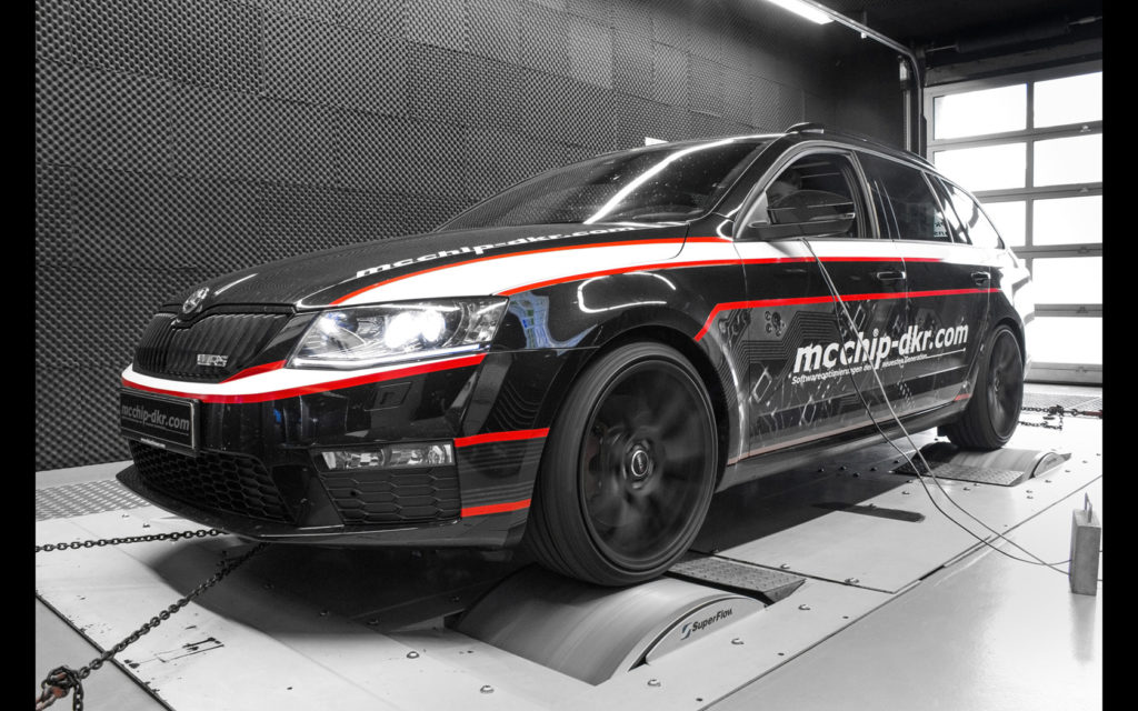 2014-mcchip-dkr-Skoda-Octavia-III-Typ-5E-2-0-TDI-RS-Static-1-1680x1050