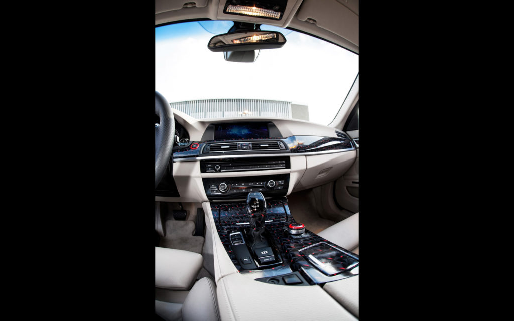 2014-fostla-de-BMW-550i-Interior-1-1680x1050