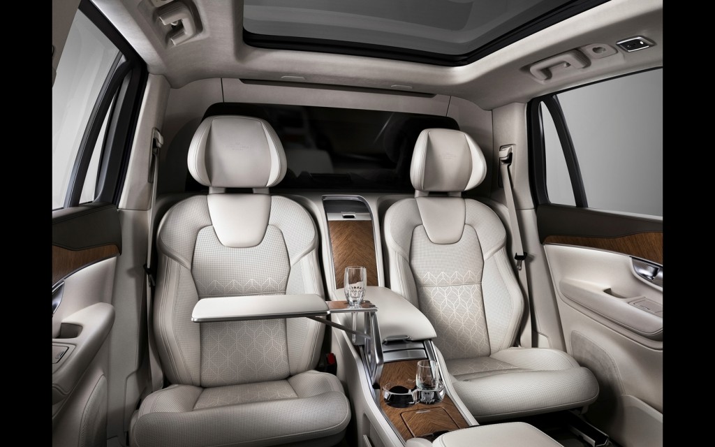 2015-Volvo-XC90-Excellence-Interior-4-1680x1050