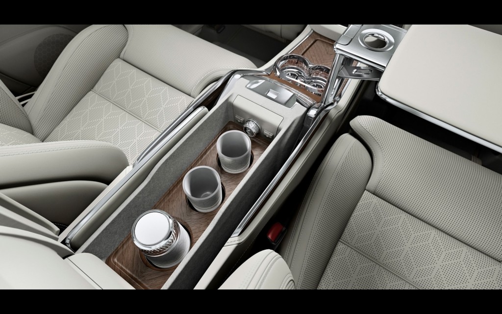 2015-Volvo-XC90-Excellence-Interior-7-1680x1050