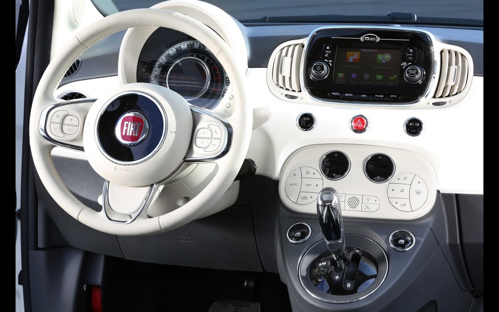 2016-Fiat-500-Interior-11-1680x1050