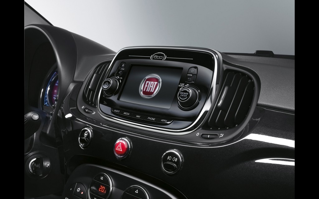 2016-Fiat-500-Interior-8-1680x1050