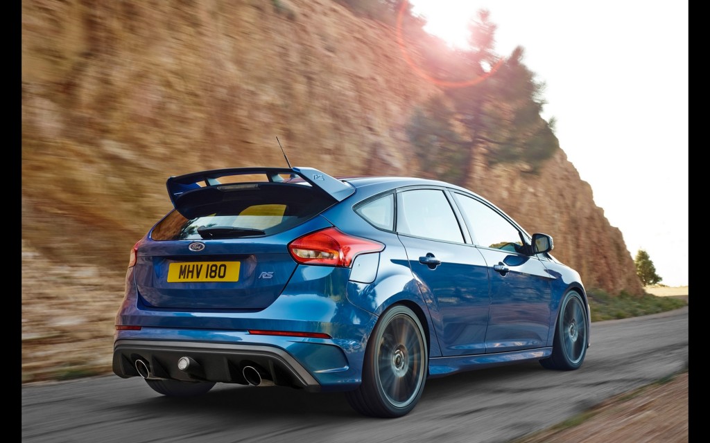 2015-Ford-Focus-RS-Motion-4-1680x1050