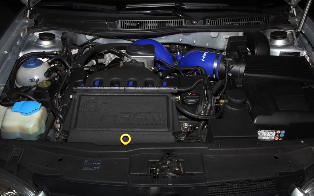 2015-HPerformance-Volkswagen-Golf-R32-Details-4-1680x1050