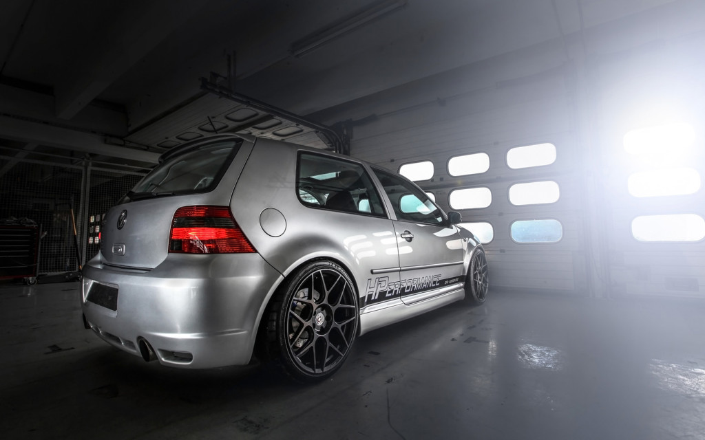 2015-HPerformance-Volkswagen-Golf-R32-Static-3-1680x1050