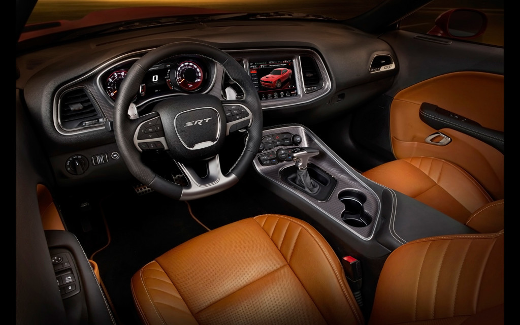 2016-Dodge-Challenger-SRT-Interior-3-1680x1050