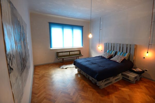 bohemian-cluj-apartment-bedrom-made-from-pallets