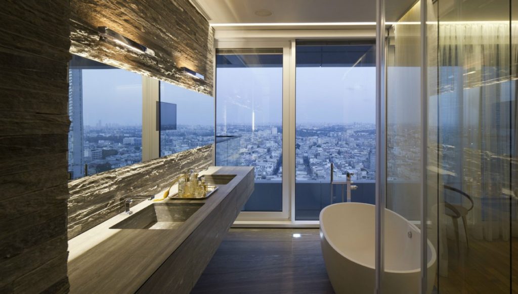 bathroom-with-incredible-view