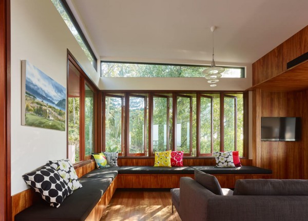 03window-lined-living-room-600x430