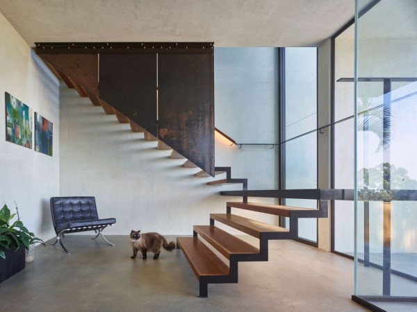 18cool-wide-staircase-600x450