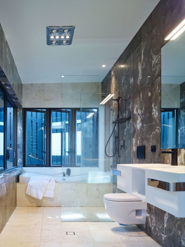 25marble-tile-bathroom-600x801