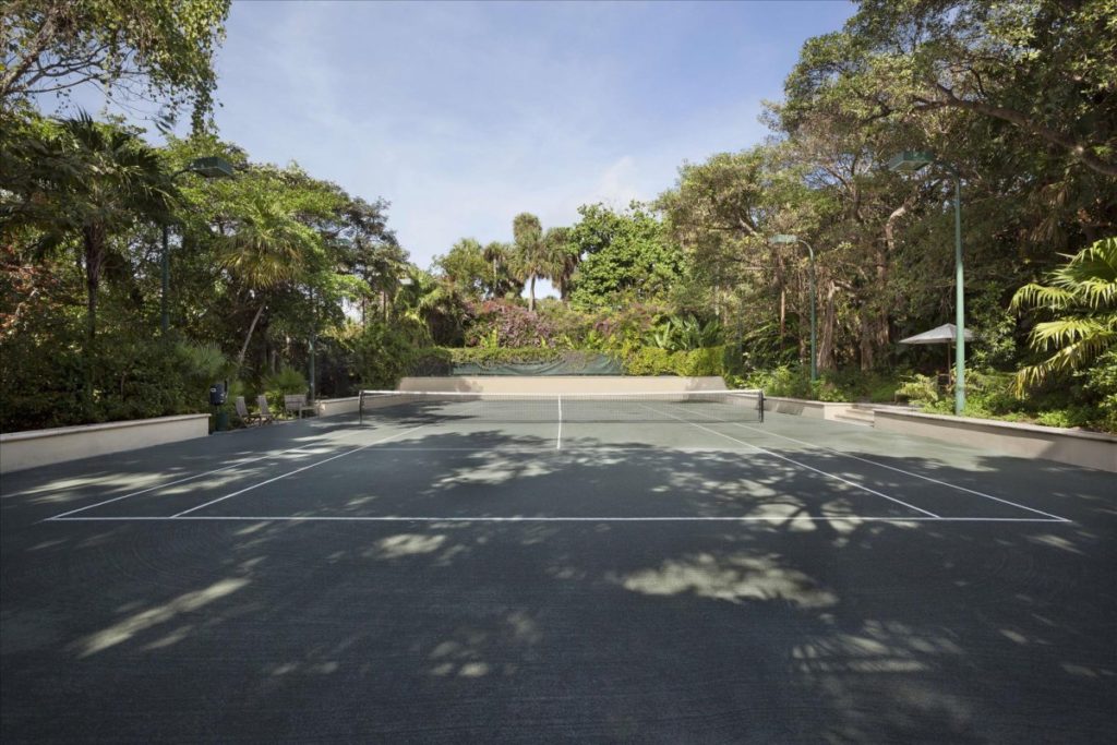 theres-a-tennis-court-on-site-but-in-case-you-need-a-full-country-club-experience-residents-of-manalapan-are-deeded-into-access-to-the-nearby-eau-palm-beach-resort